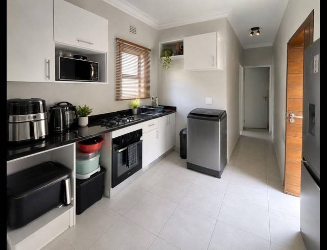 2 BEDROOM HOUSE FOR SALE IN SOUTH HILLS